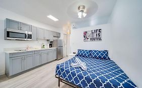 Beachy 1 B/R, W/2 Queen Beds, On Ocean Drive Beach